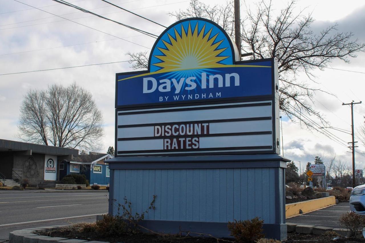 Days Inn By Wyndham Bend Exterior photo